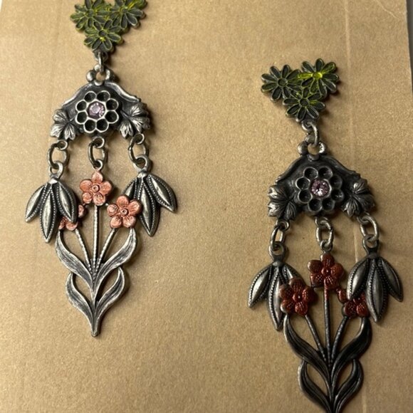 Floral‎ Dangly Earrings - Picture 2 of 5